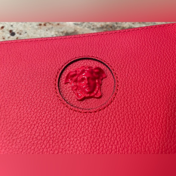 Versace Medusa Women's Bright Red 100% Textured Leather Zip-Around Wallet NEW - Picture 4 of 16